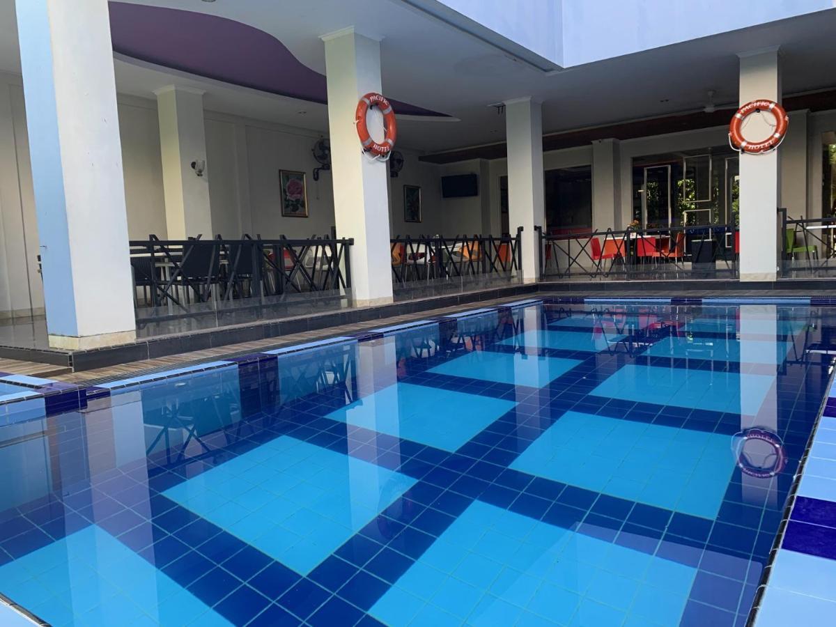 Pacific Hotel 암본 외부 사진